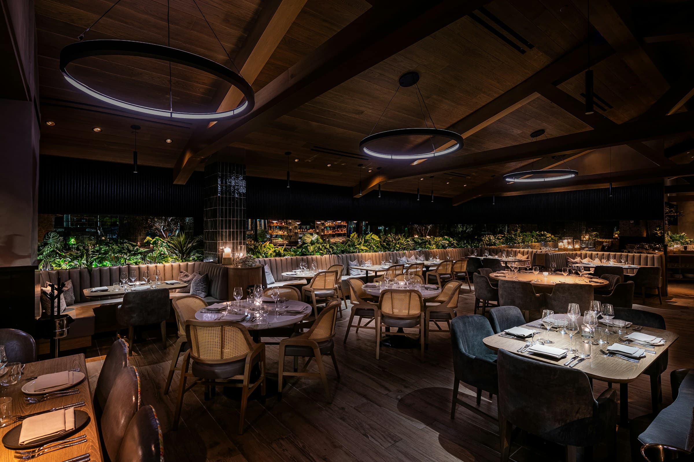 Aventura dining room